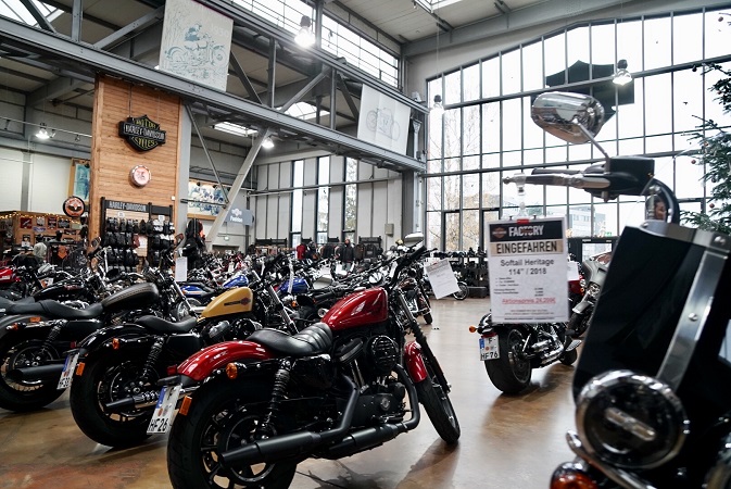 Tim Suryanation Motorland Kunjungi Dealer Harley Davidson Terbesar di Eropa