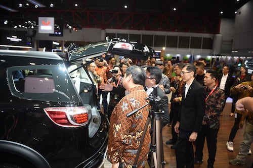 Booth Chevrolet Di Kunjungi Menteri Perindustrian RI saat Pembukaan IIMS 2019
